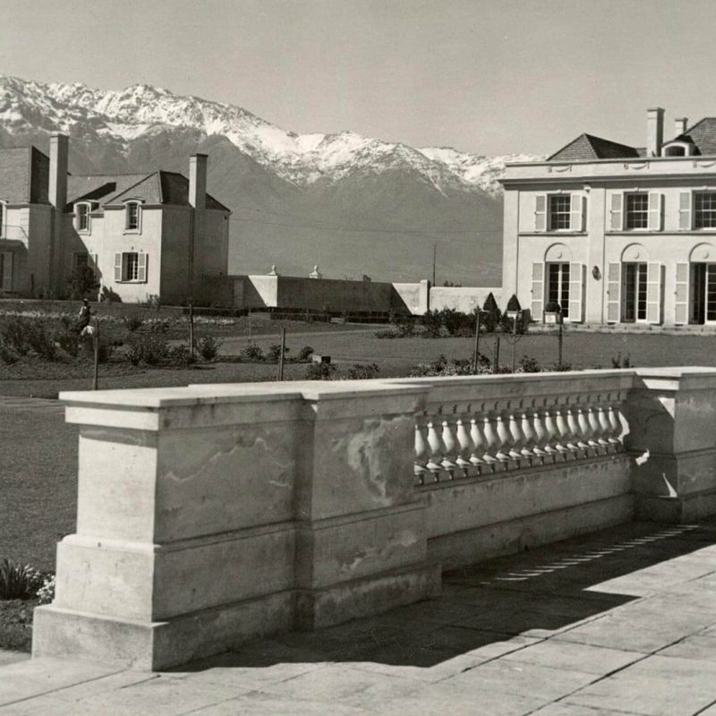 Casa-de-Teresa--Sanchez-de-Granier-al-fondo-la-de-Federico-Sanchez-Errazuriz