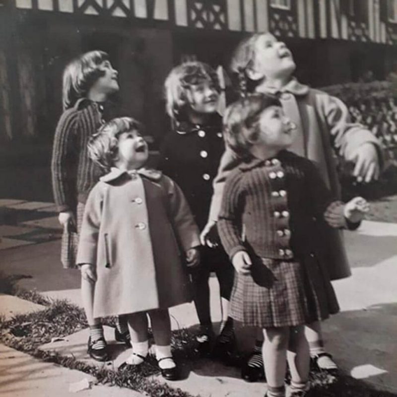 Niños en clásicas casas de calle Asturias. Libro ProCultura